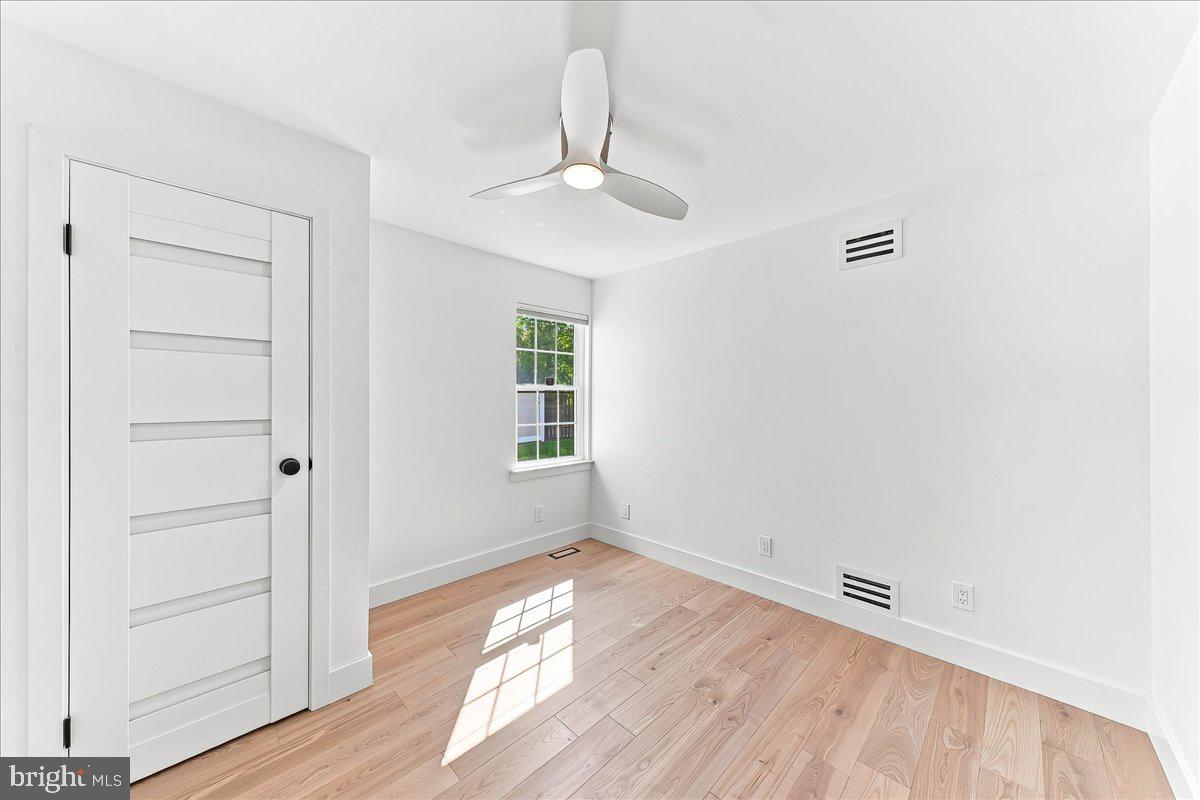 1694 Glebe Rd Property Photo 14