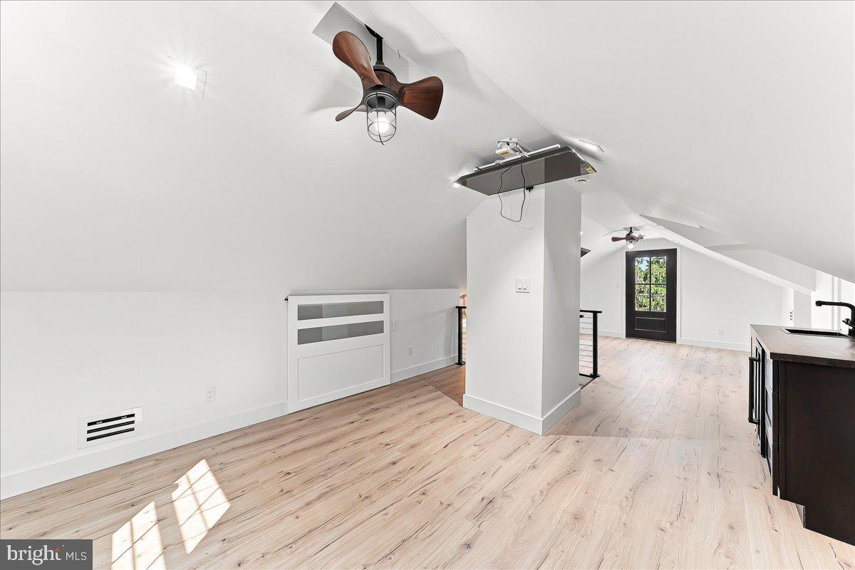 1694 Glebe Rd Property Photo 19