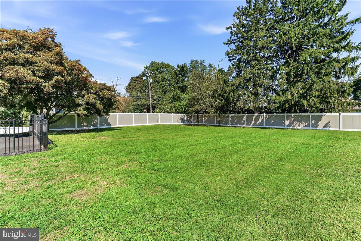 1694 Glebe Rd Property Photo 33