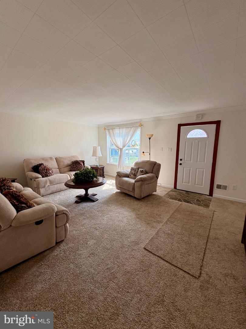 58 Louise Ct Property Photo 5