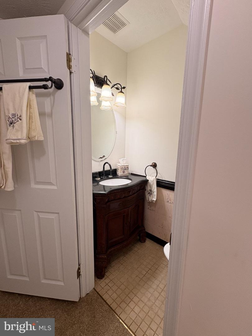 58 Louise Ct Property Photo 6