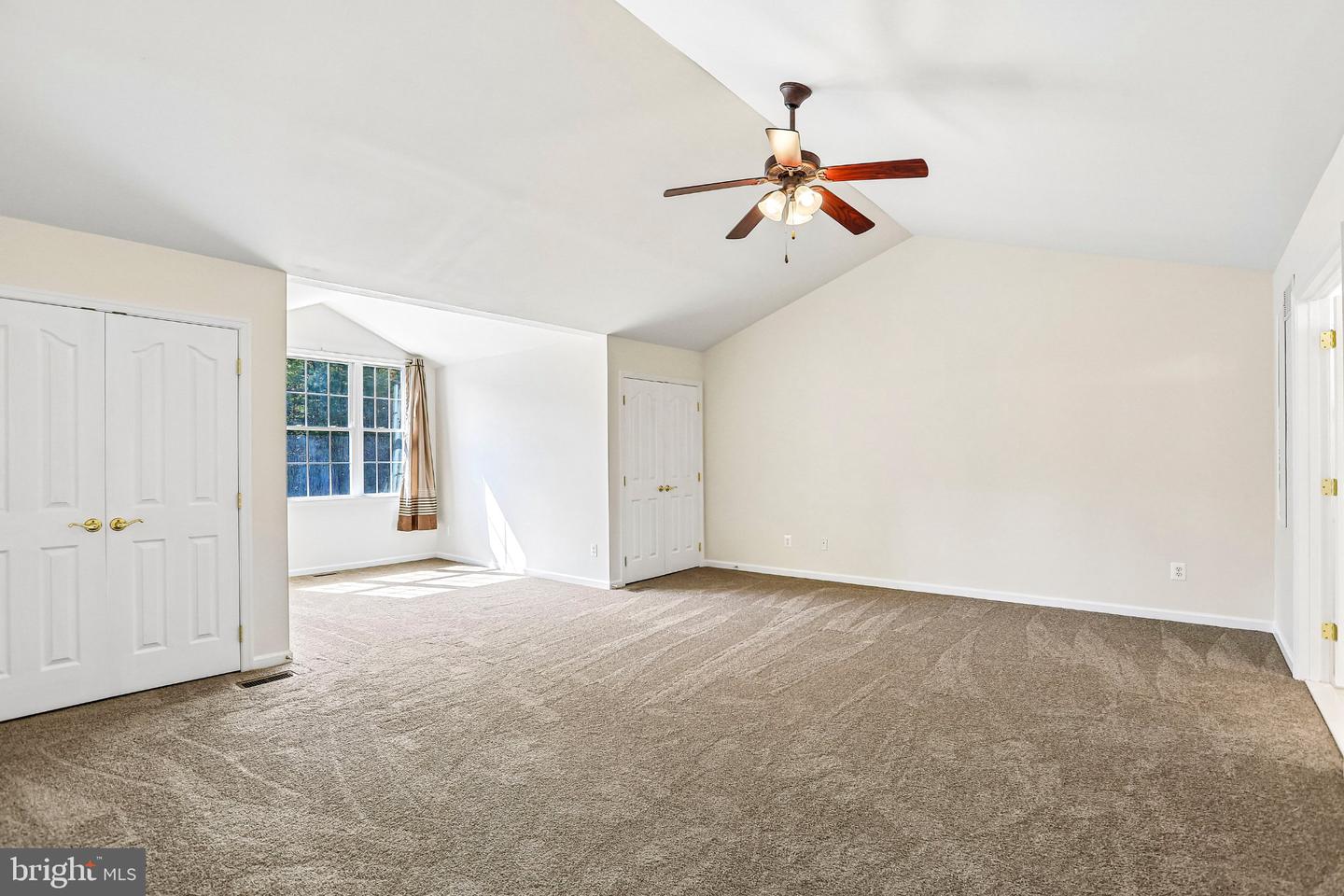 40 Theresa Ln Property Photo 5