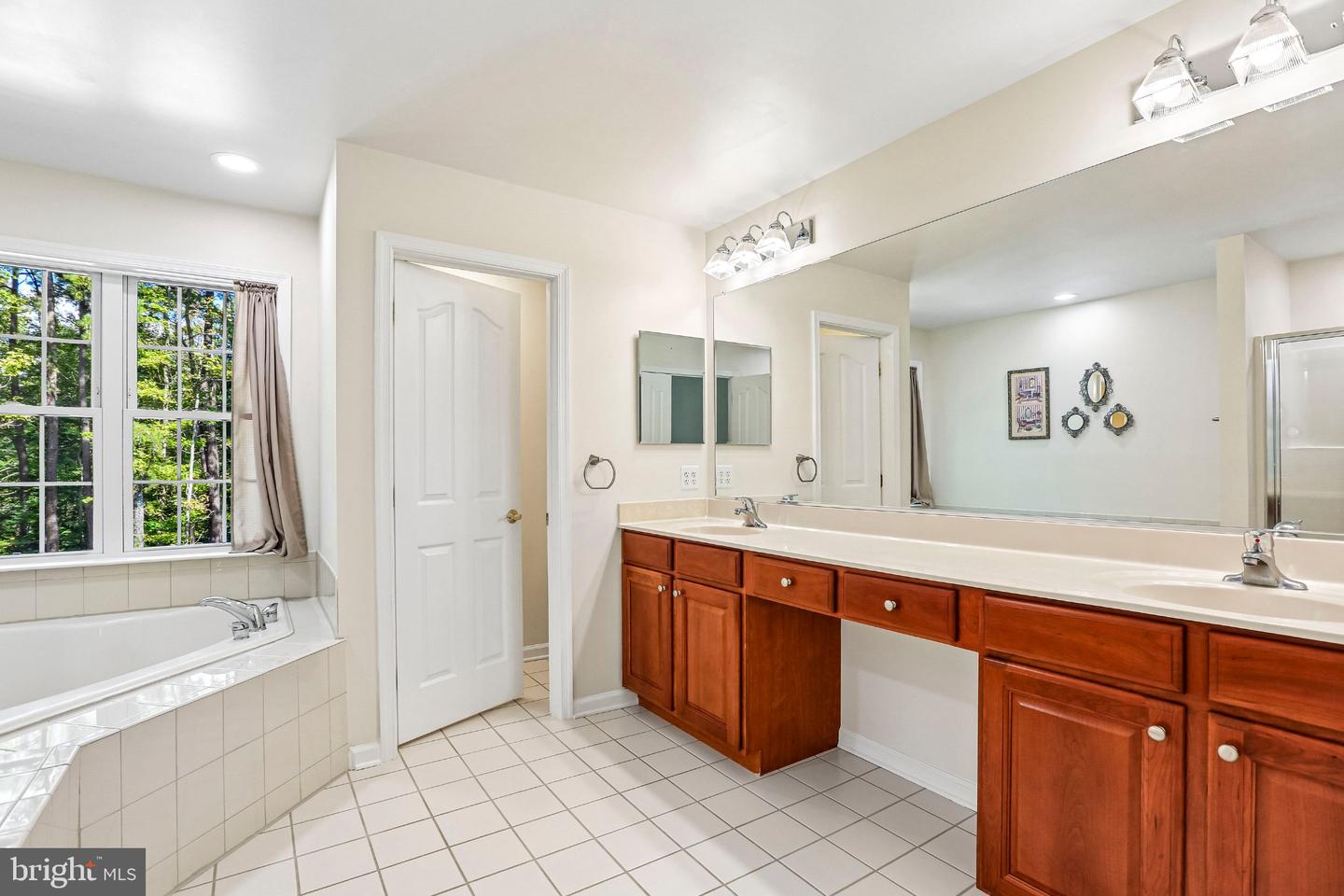 40 Theresa Ln Property Photo 6