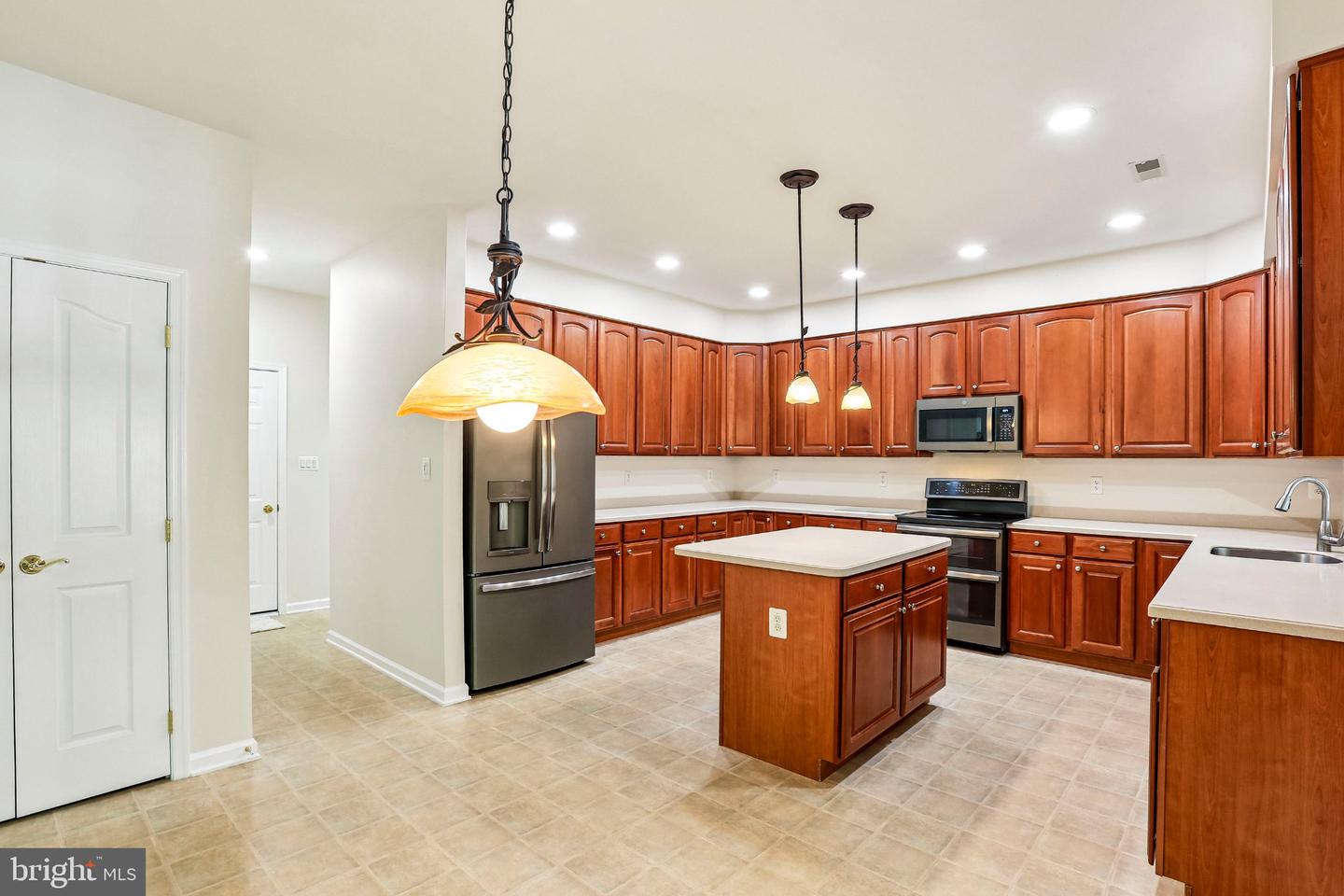 40 Theresa Ln Property Photo 16