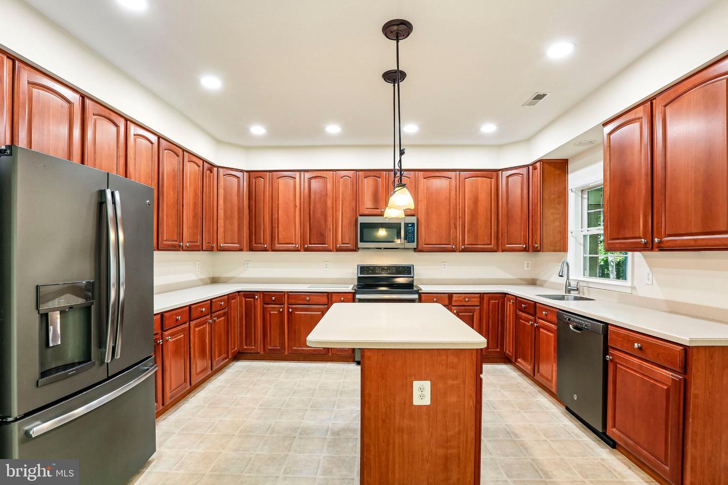 40 Theresa Ln Property Photo 17