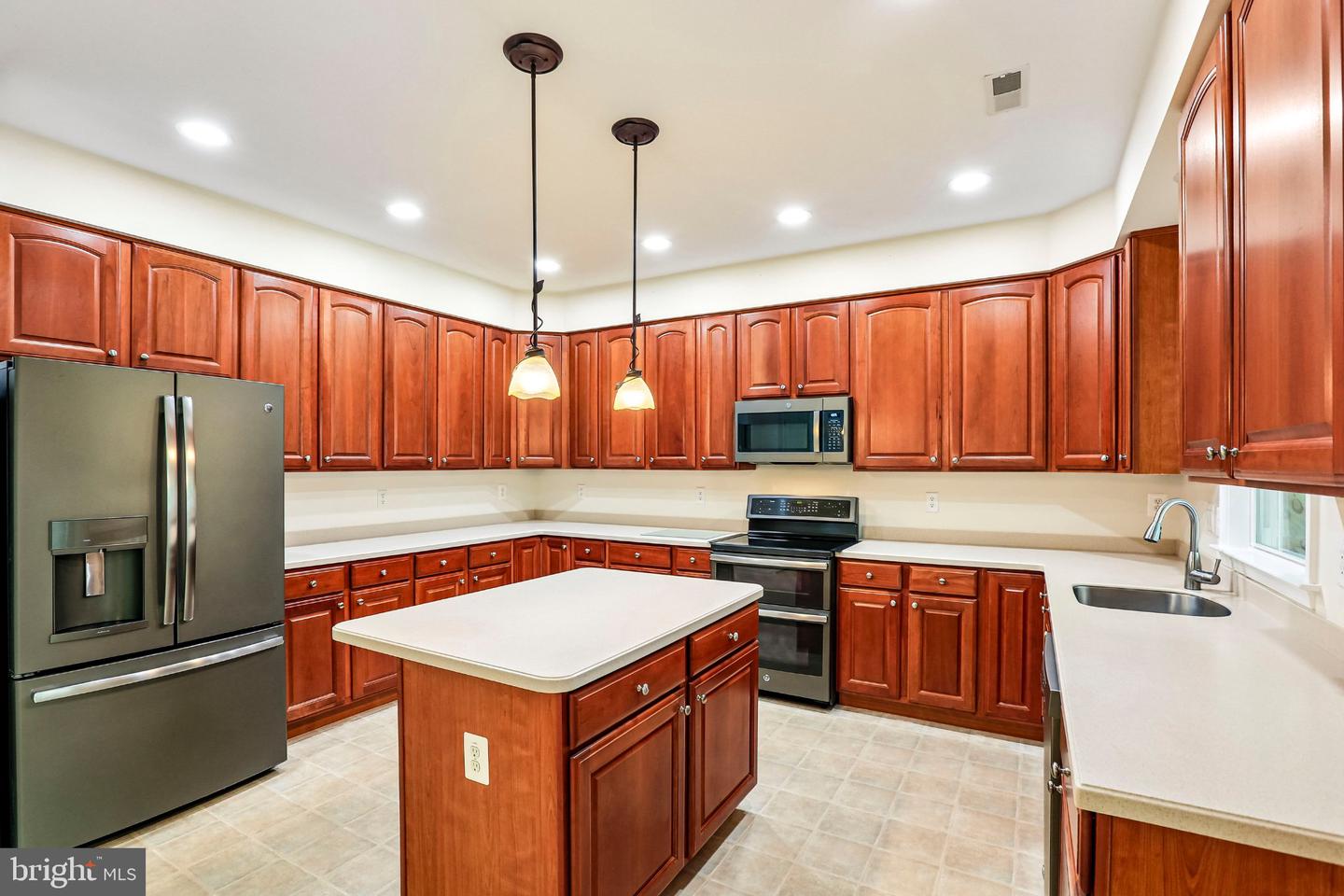 40 Theresa Ln Property Photo 18