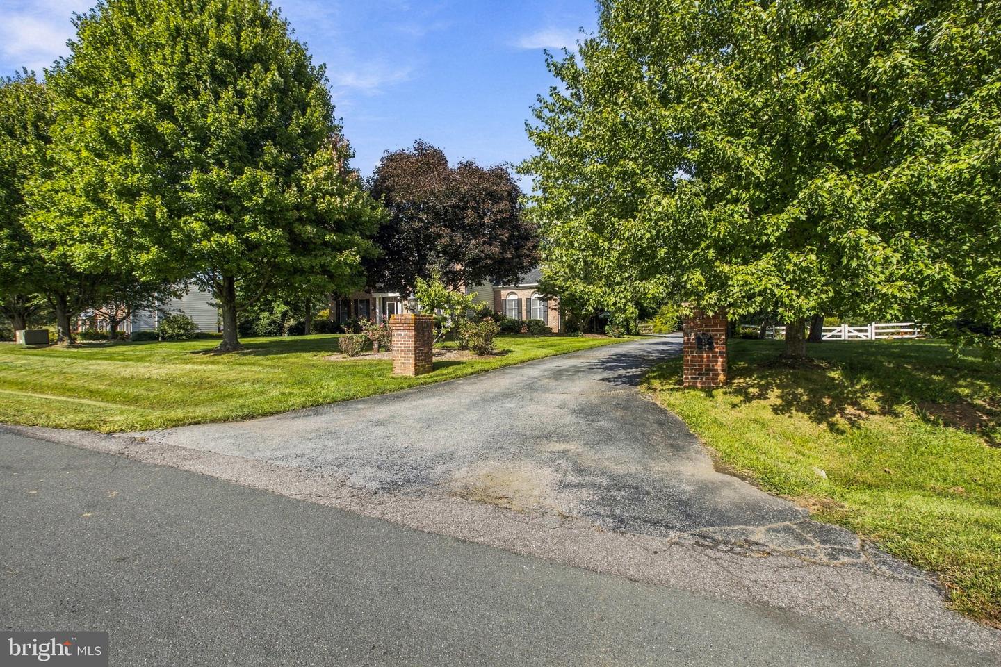27 Steeple Chase Ln Property Photo 1