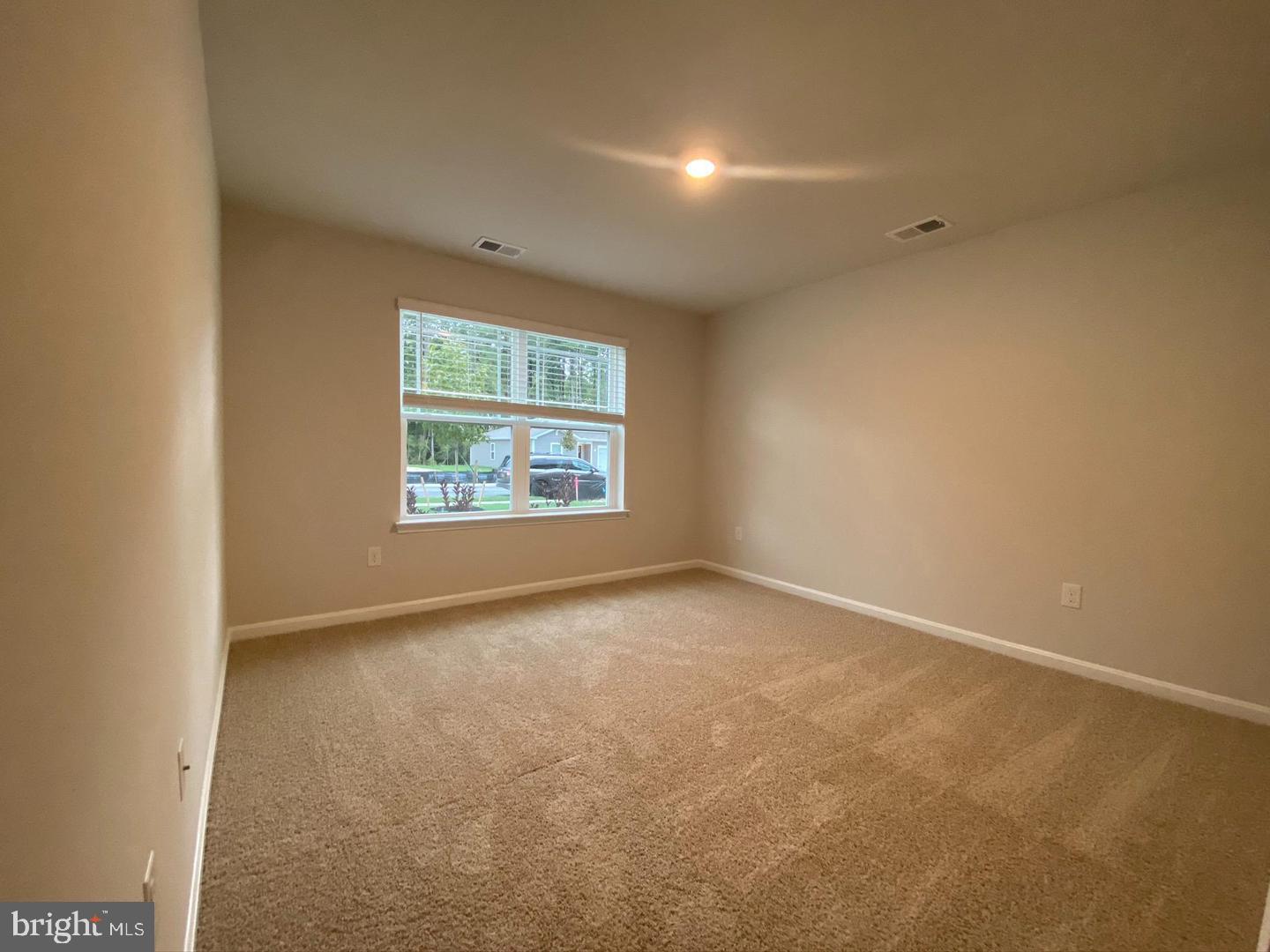 706 Queensbury Ct Property Photo 4