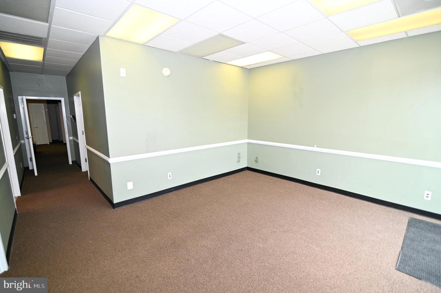 12106 Old Line Ctr #r-8-b Property Photo 9