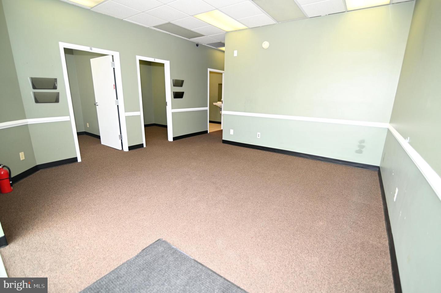 12106 Old Line Ctr #r-8-b Property Photo 10