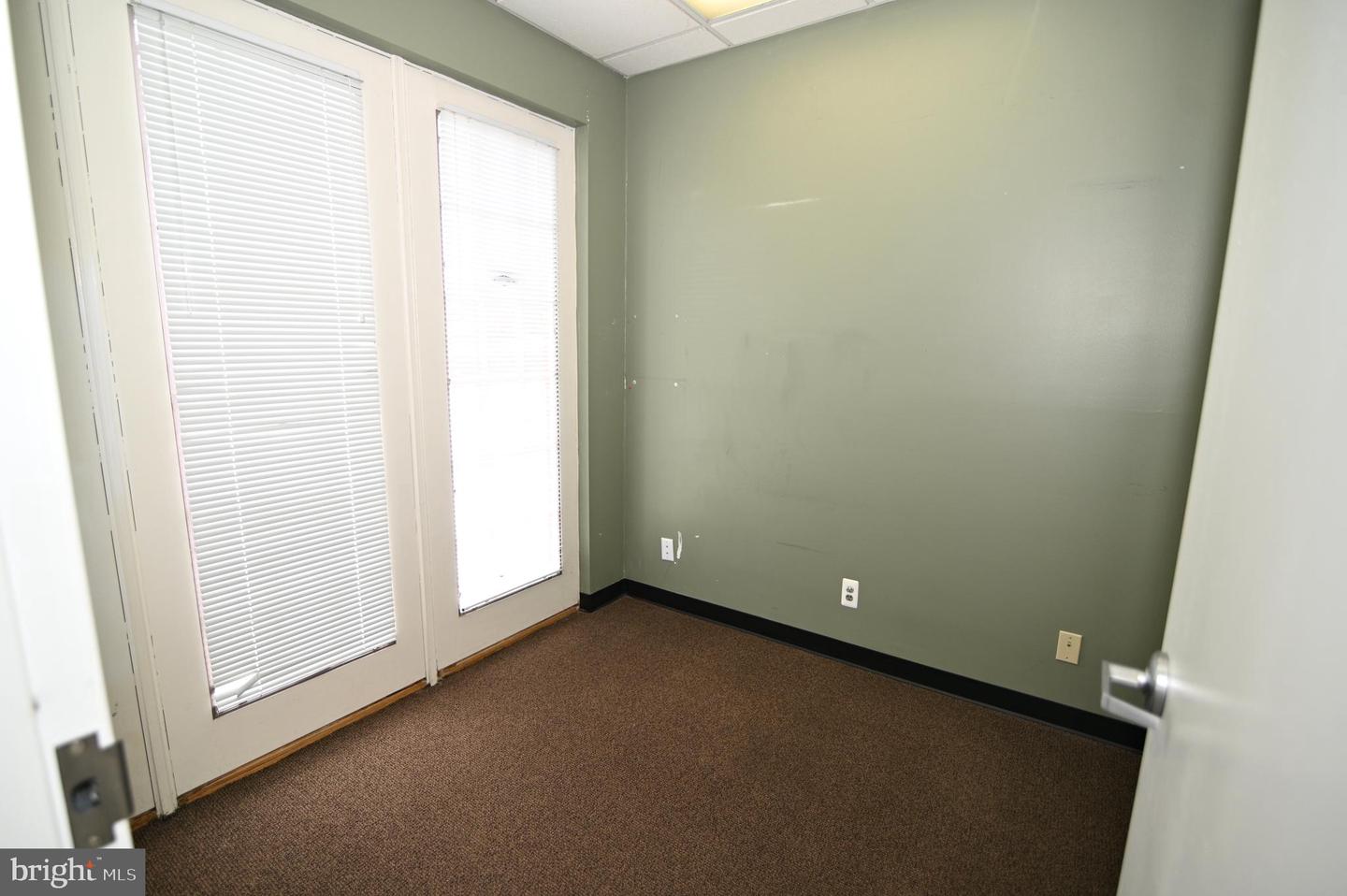 12106 Old Line Ctr #r-8-b Property Photo 12