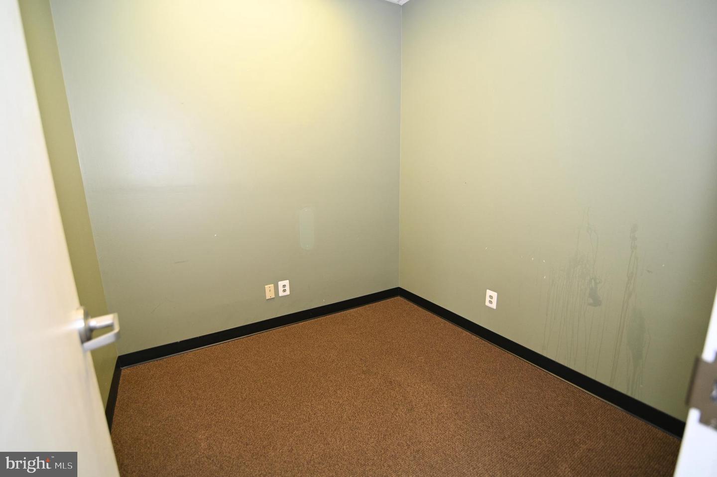 12106 Old Line Ctr #r-8-b Property Photo 14