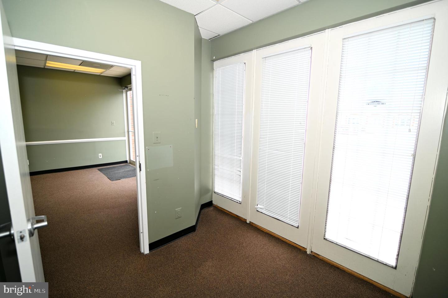 12106 Old Line Ctr #r-8-b Property Photo 15