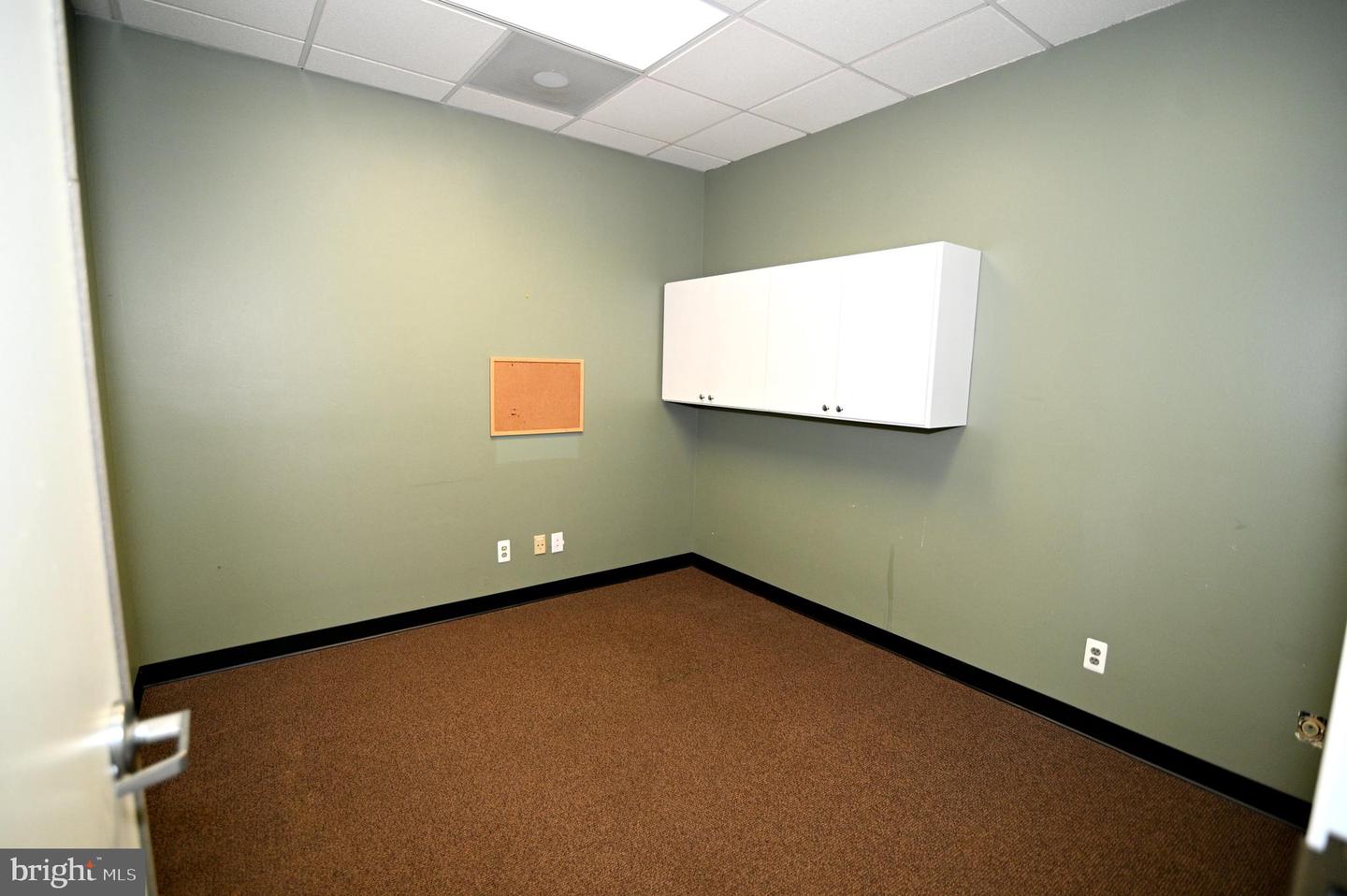 12106 Old Line Ctr #r-8-b Property Photo 17