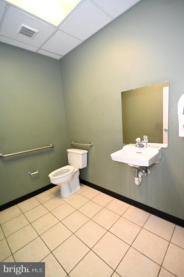 12106 Old Line Ctr #r-8-b Property Photo 20