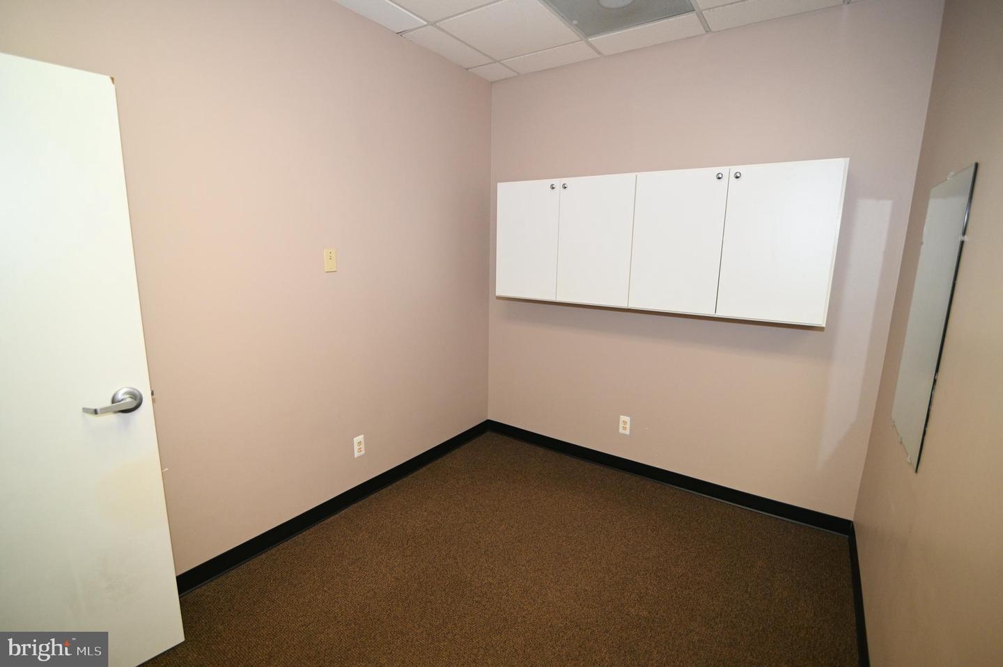 12106 Old Line Ctr #r-8-b Property Photo 27