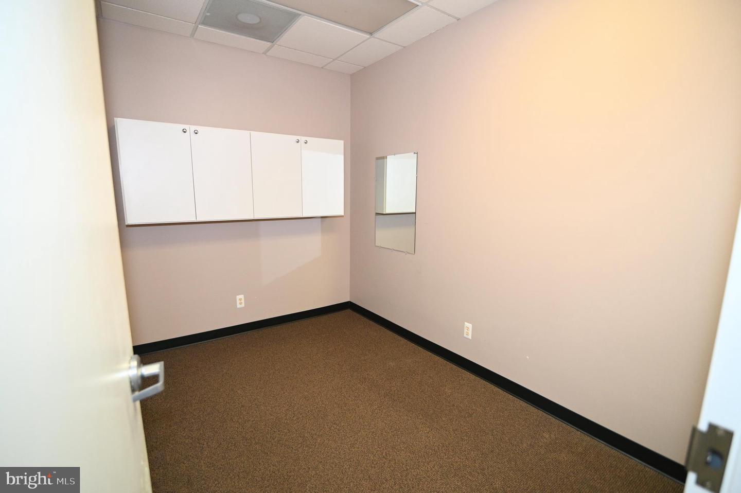 12106 Old Line Ctr #r-8-b Property Photo 28