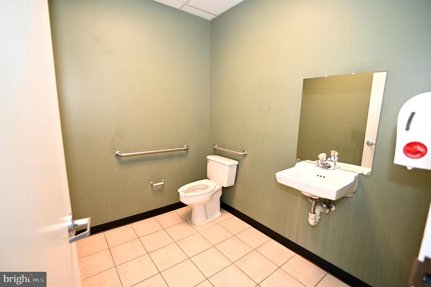12106 Old Line Ctr #r-8-b Property Photo 31