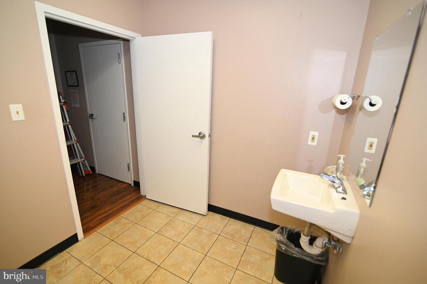 12106 Old Line Ctr #r-8-b Property Photo 33