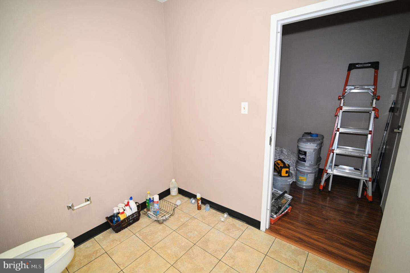 12106 Old Line Ctr #r-8-b Property Photo 36
