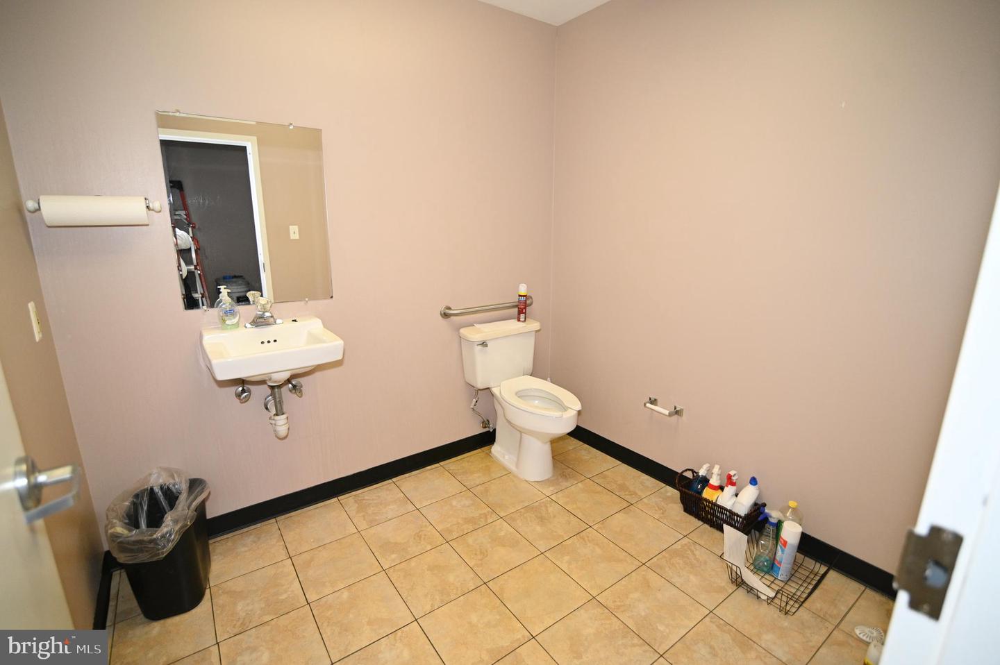 12106 Old Line Ctr #r-8-b Property Photo 37