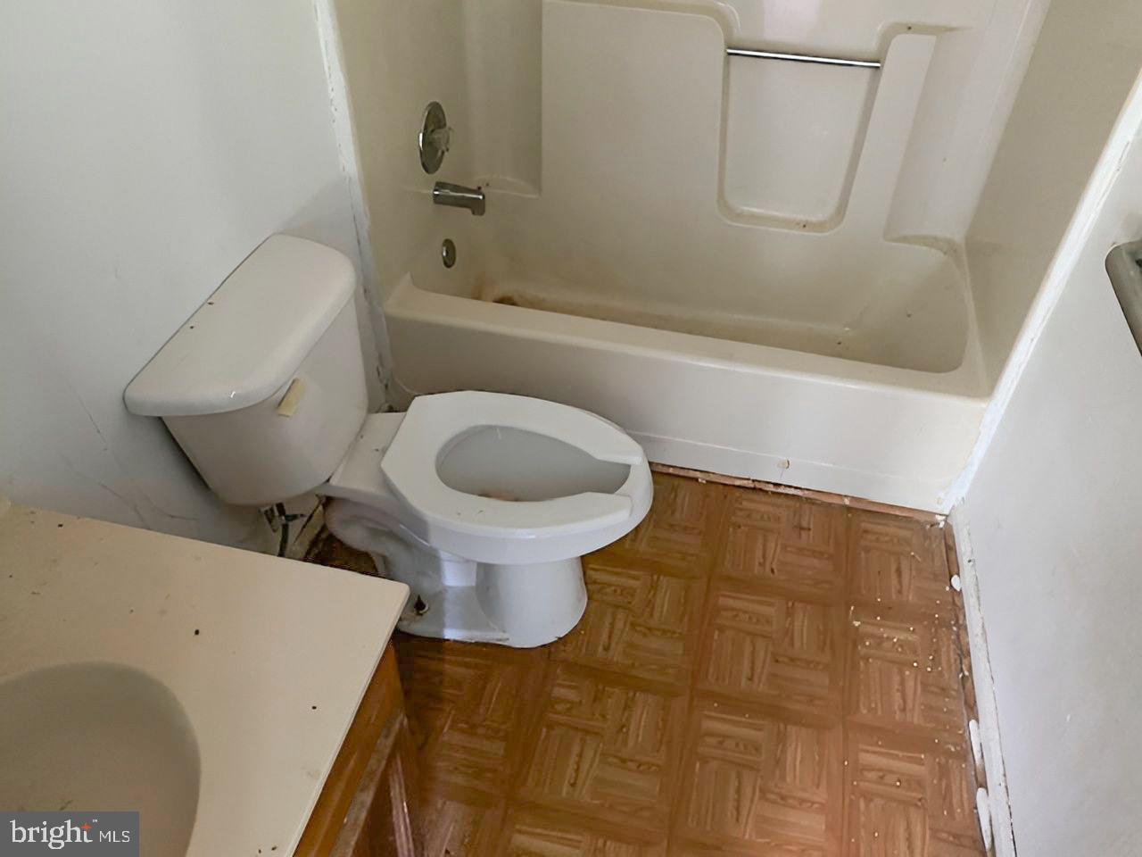 6215 Bartlett Pl Property Photo 6