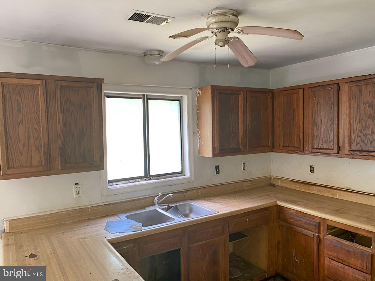 6215 Bartlett Pl Property Photo 9
