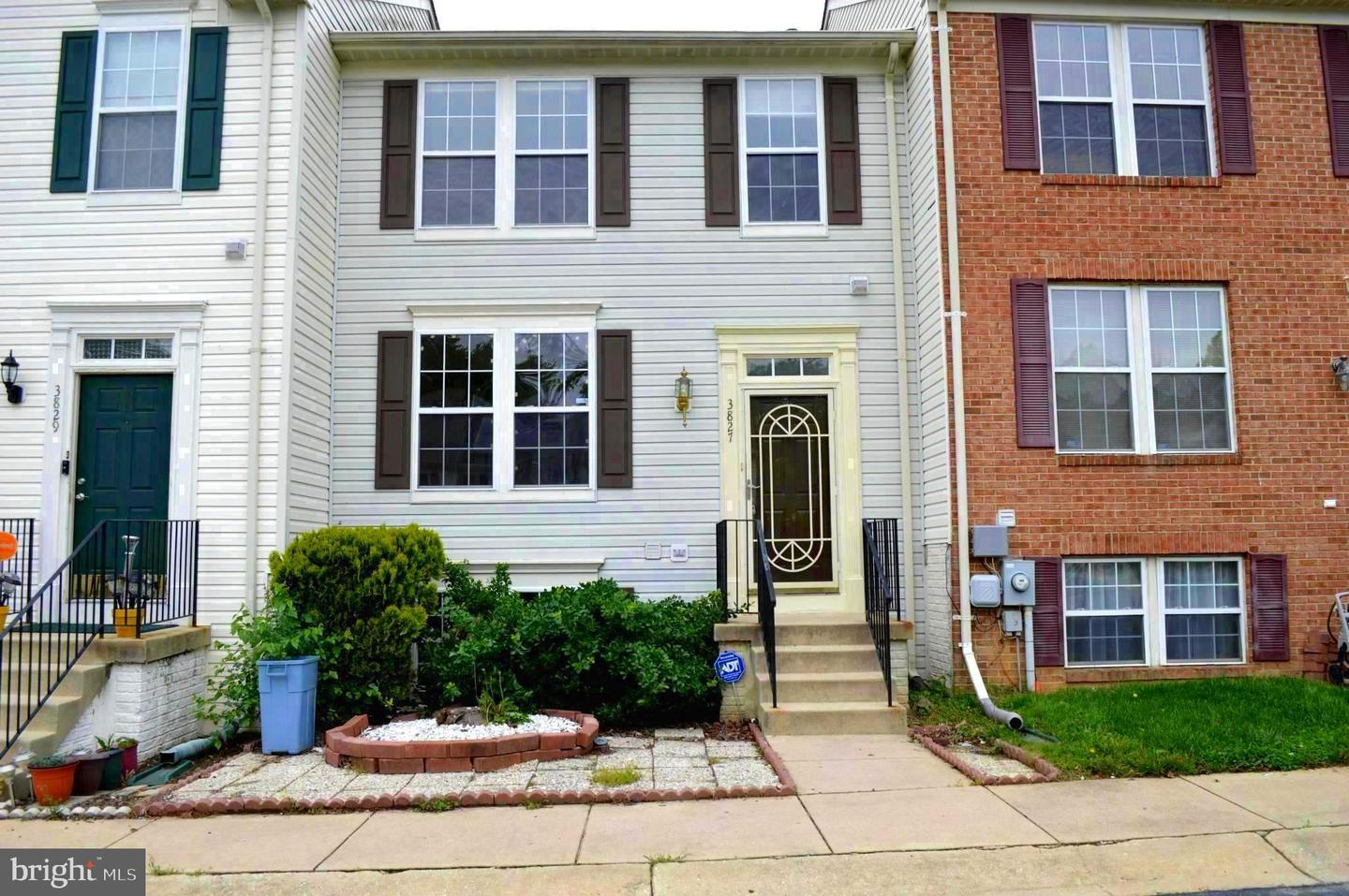 3827 Lakewood Pl Property Photo 1