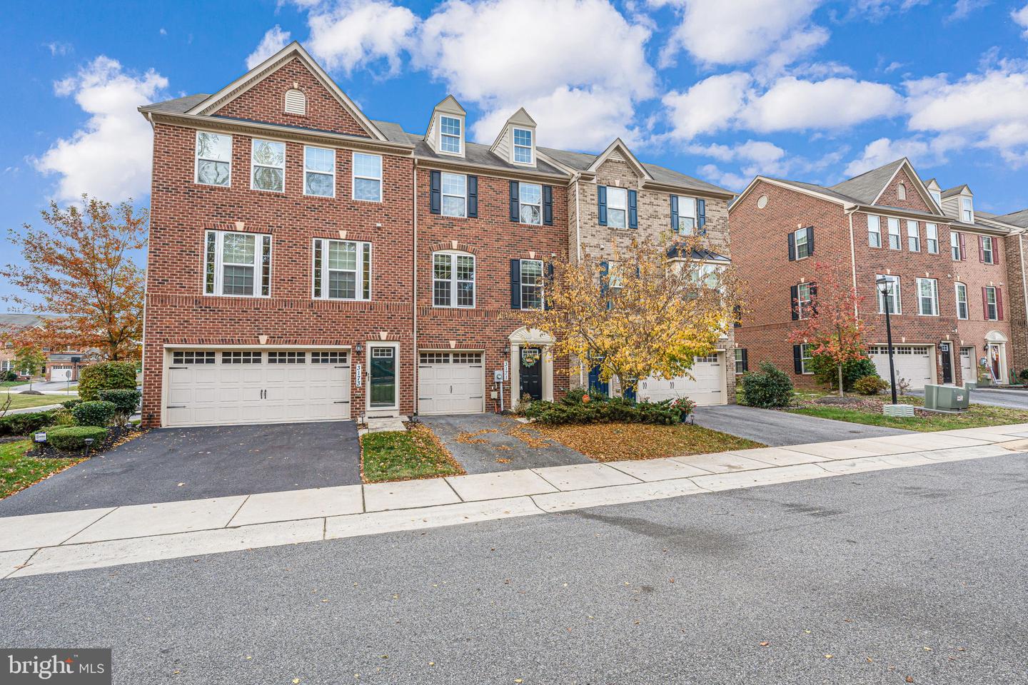 Adams Crossing Real Estate Listings Main Image