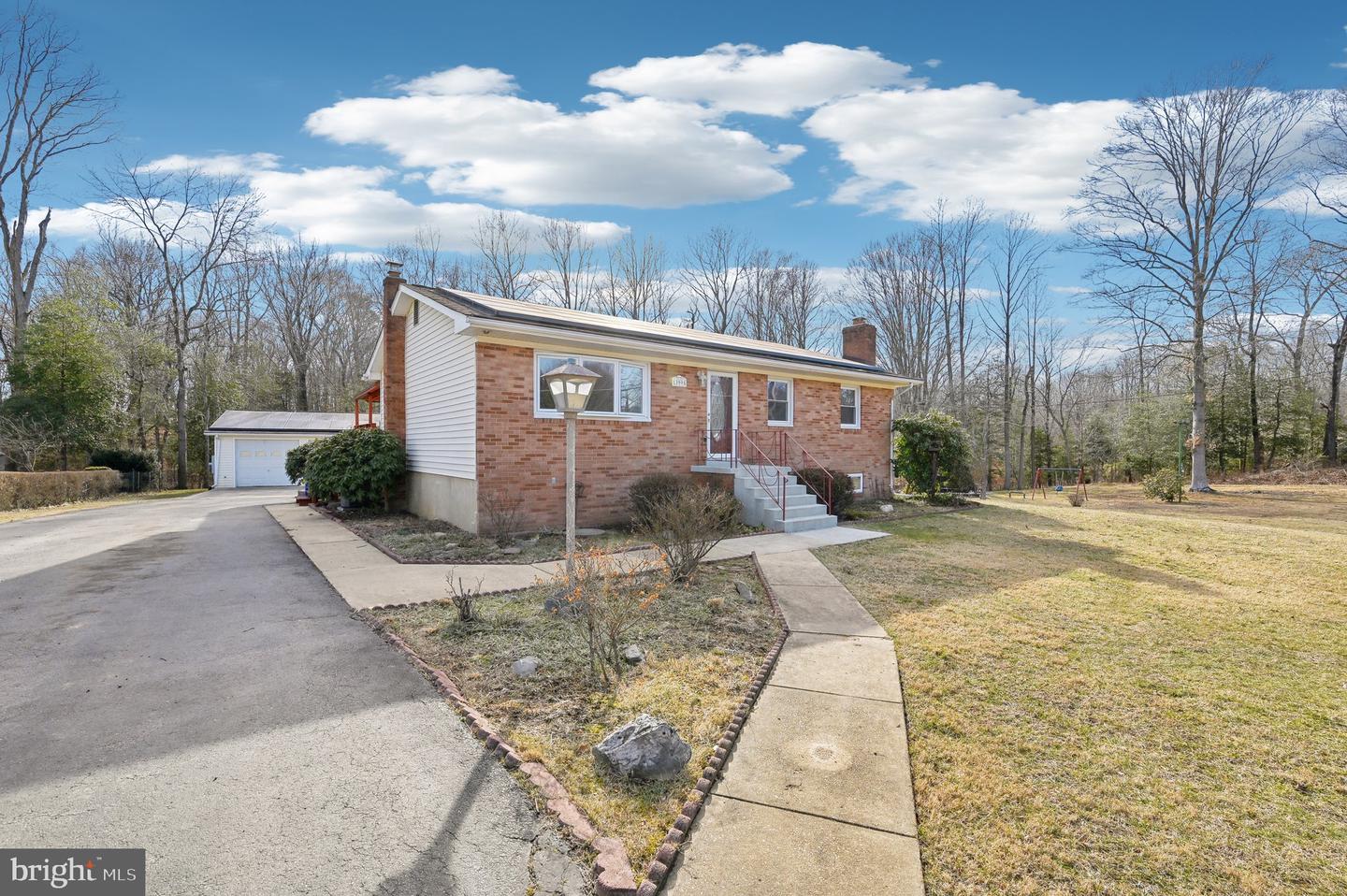 13995 Petzold Dr Property Photo 6