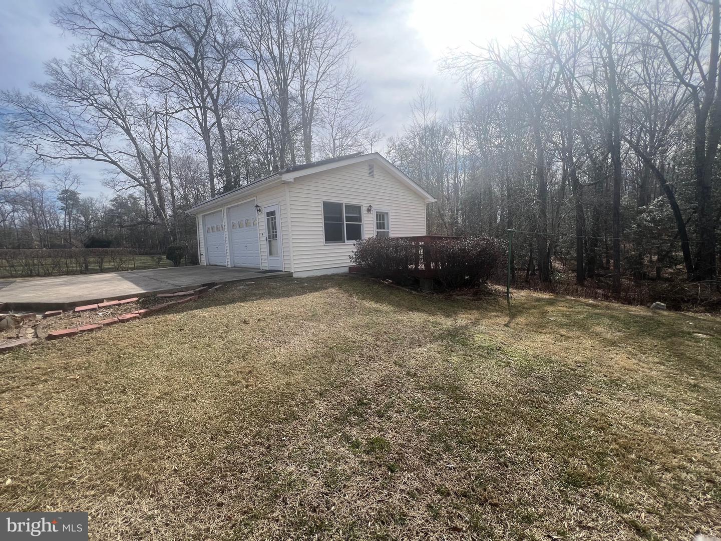 13995 Petzold Dr Property Photo 16