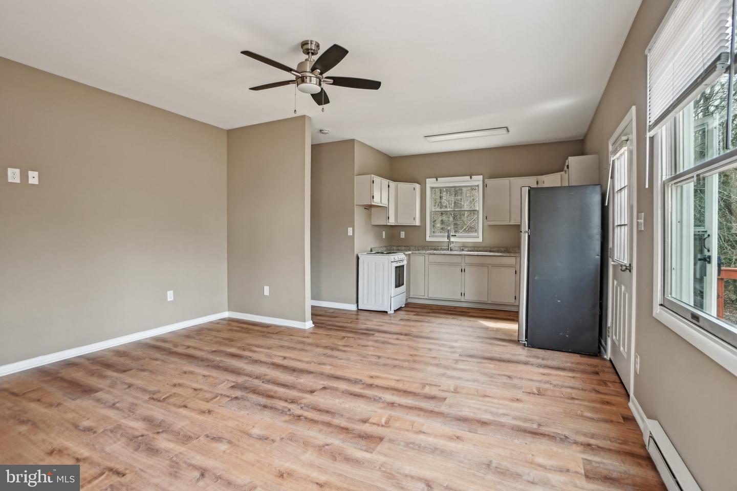 13995 Petzold Dr Property Photo 20