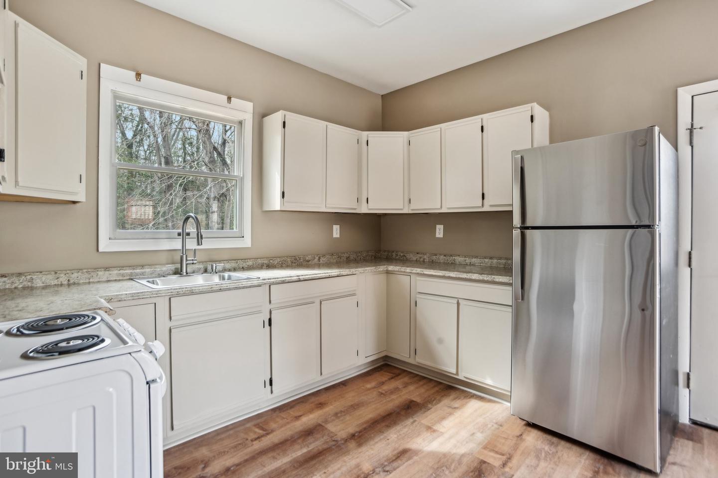 13995 Petzold Dr Property Photo 21