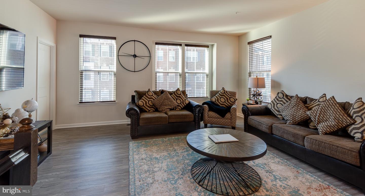 10906 Clerkenwell Aly Property Photo 8