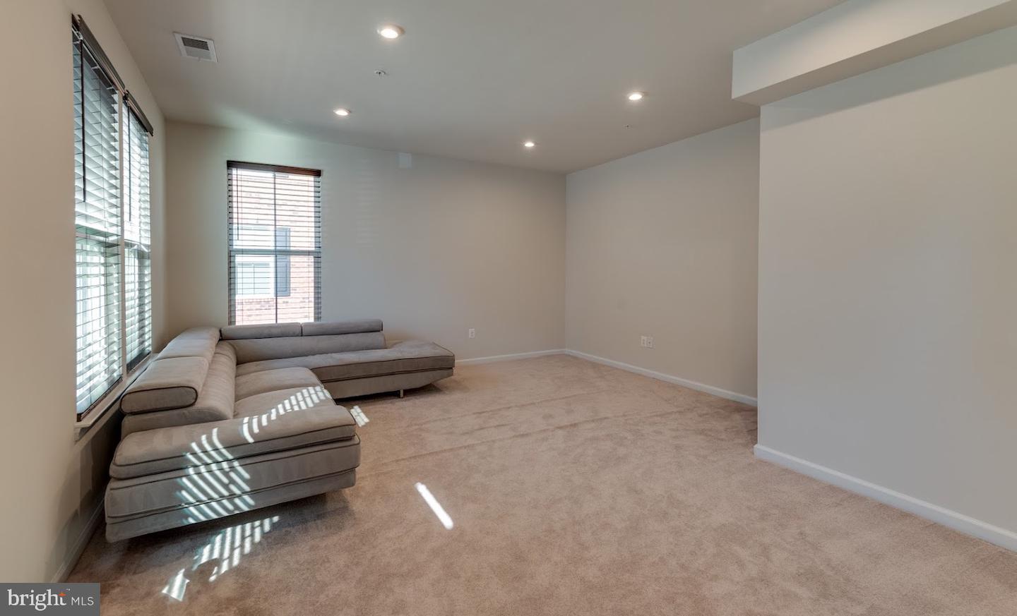 10906 Clerkenwell Aly Property Photo 19