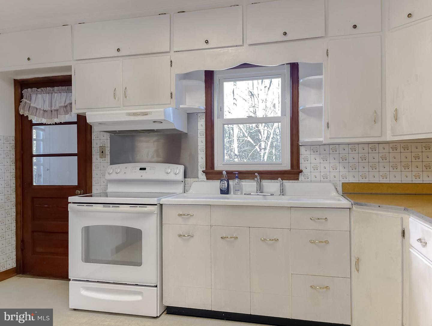 6855 Vernick Ln Property Photo