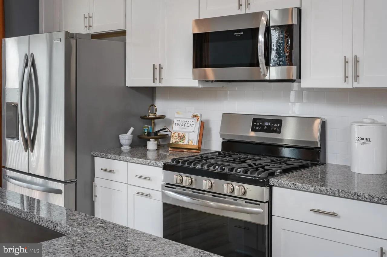 11009 Barnard Place Property Photo 4