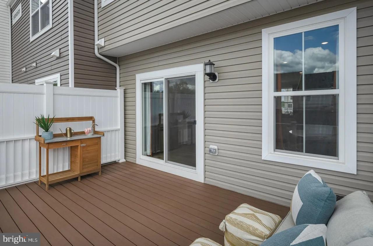 11009 Barnard Place Property Photo 10