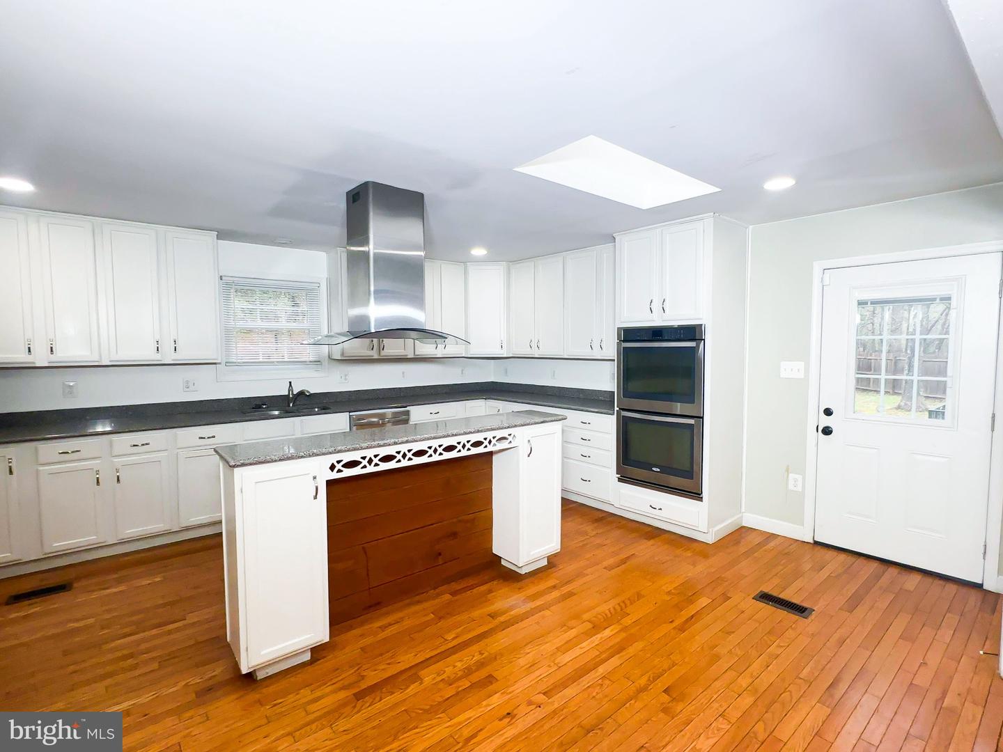 2204 Holly Oak Ct Property Photo 5