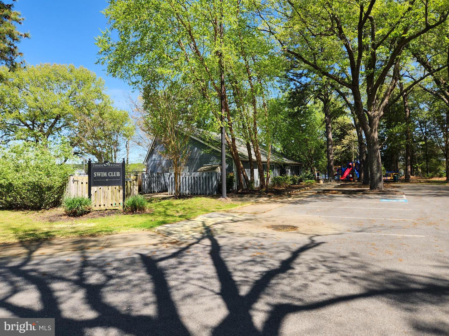 14875 Buckingham Ct Property Photo 4