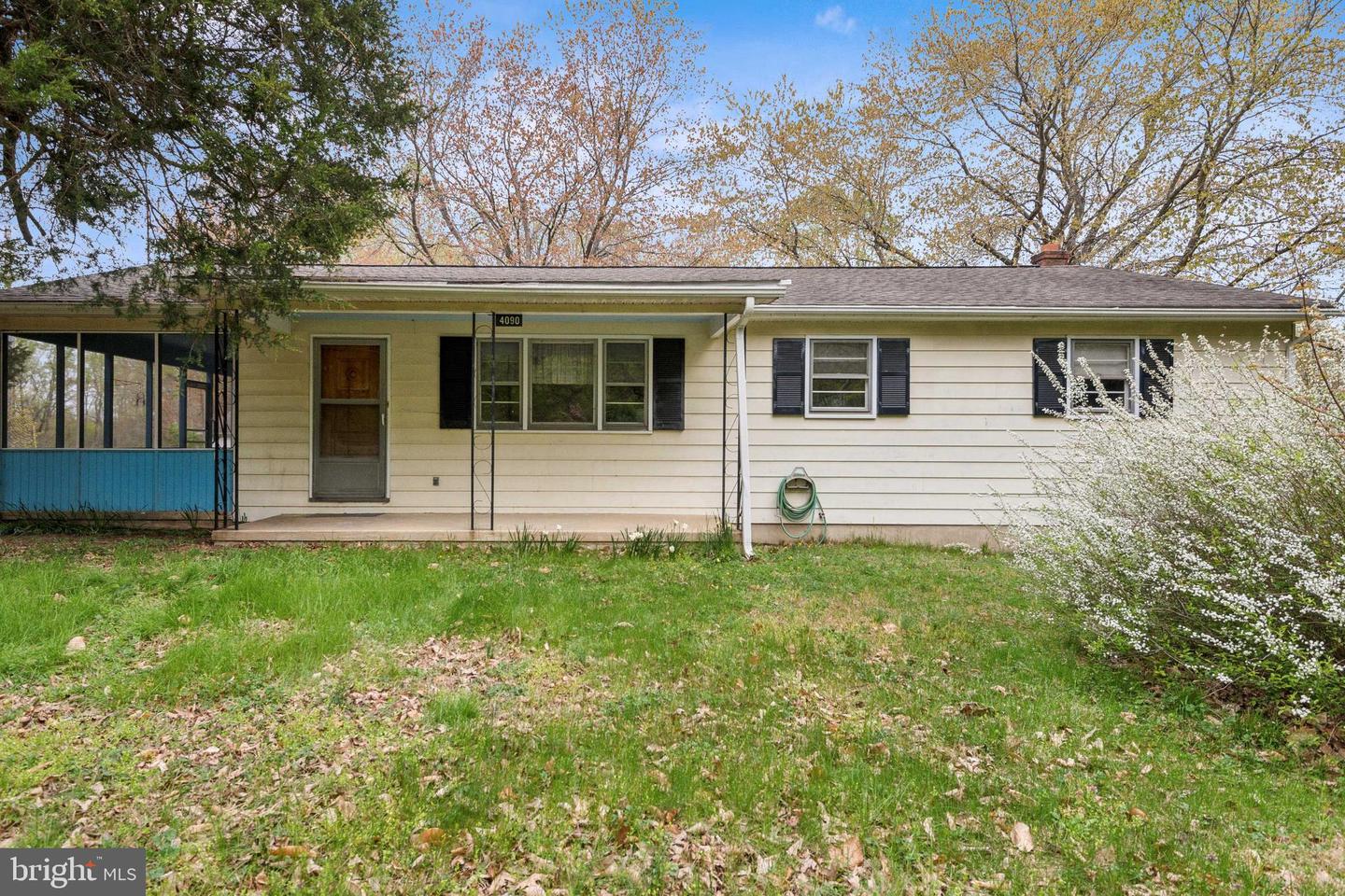 4090 Gardiner Rd Property Photo 1