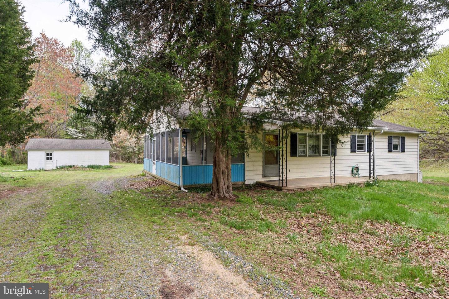 4090 Gardiner Rd Property Photo 3