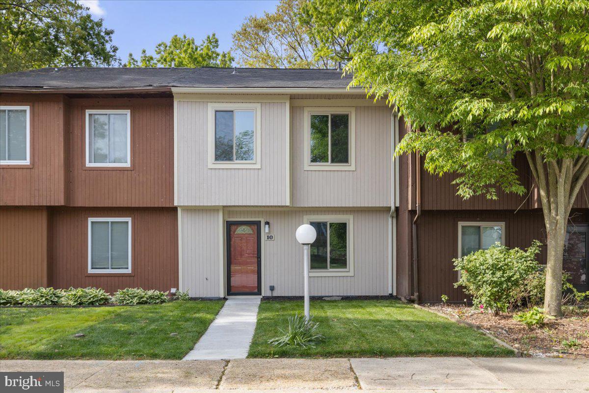 10 King James Pl Property Photo 1