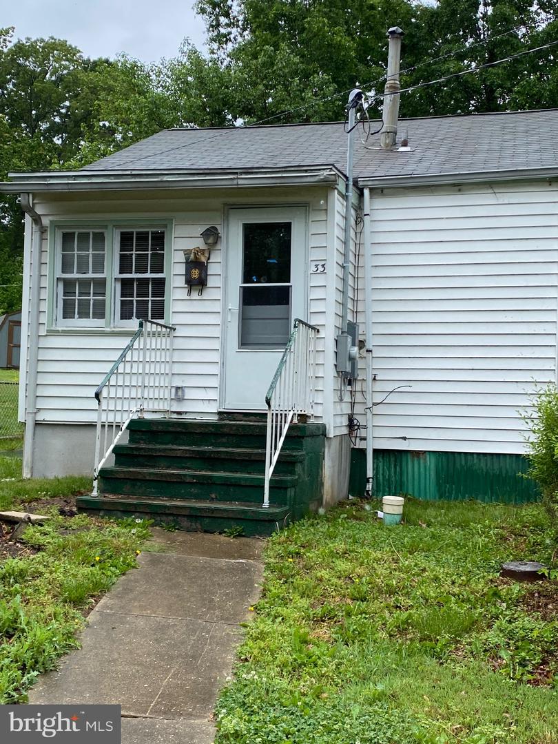 33 DELTA PL Property Photo 1