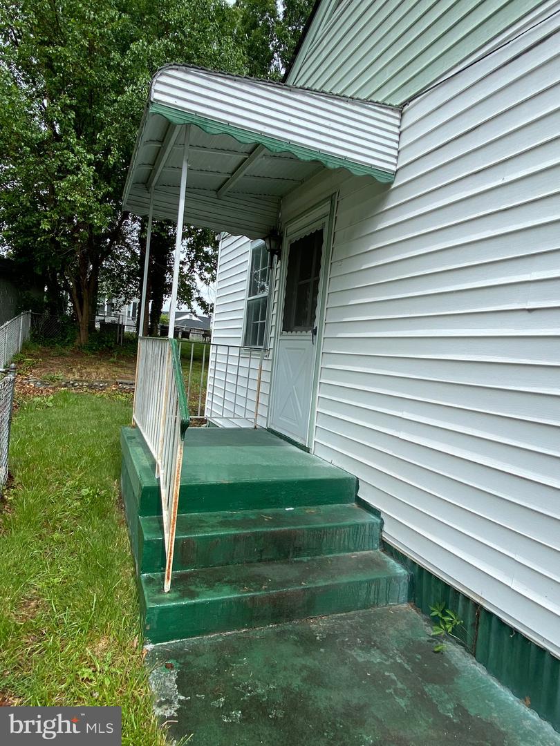 33 Delta Pl Property Photo 2