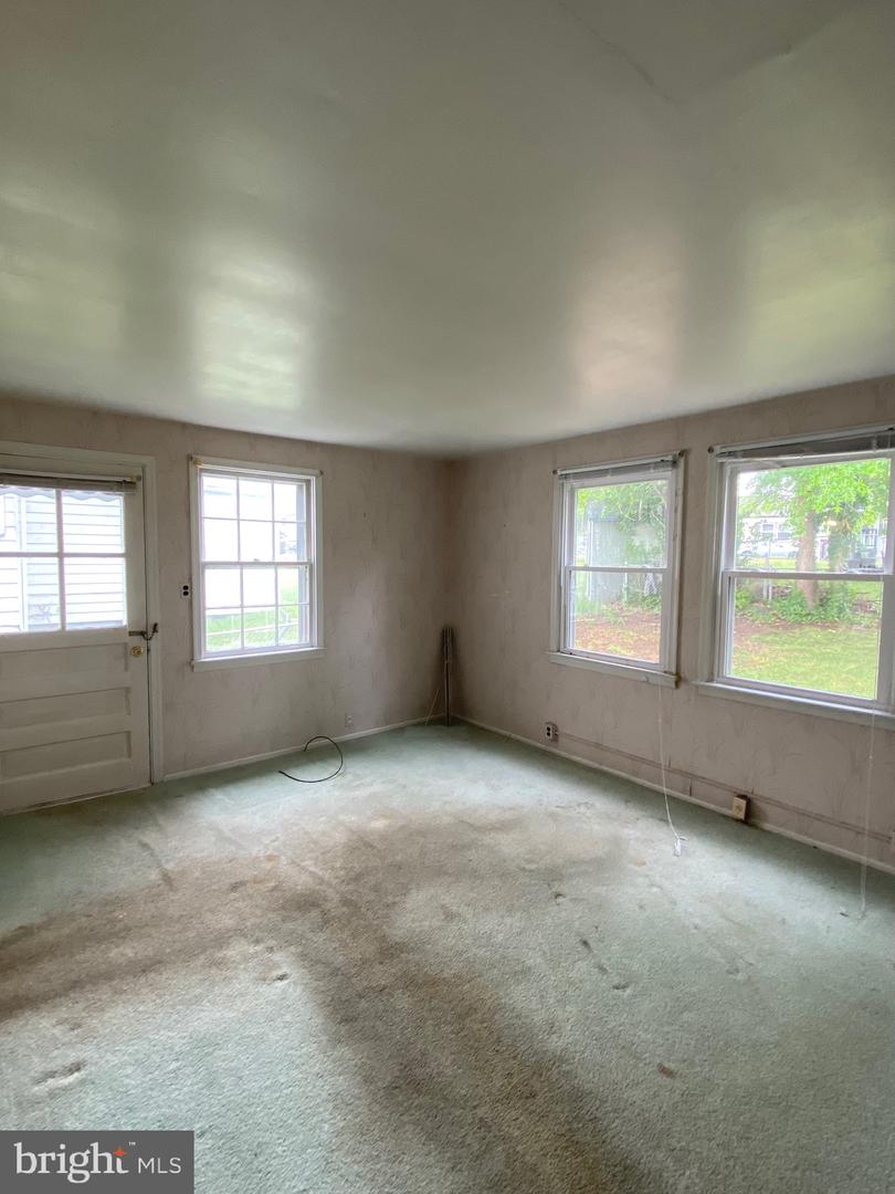 33 Delta Pl Property Photo 4