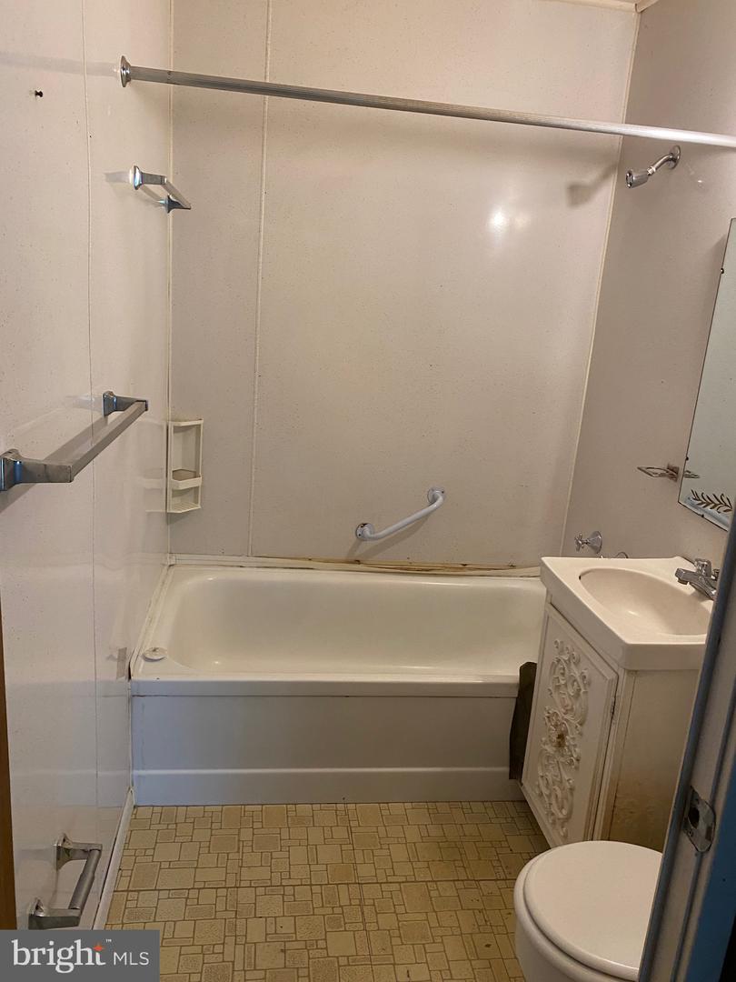 33 Delta Pl Property Photo 5