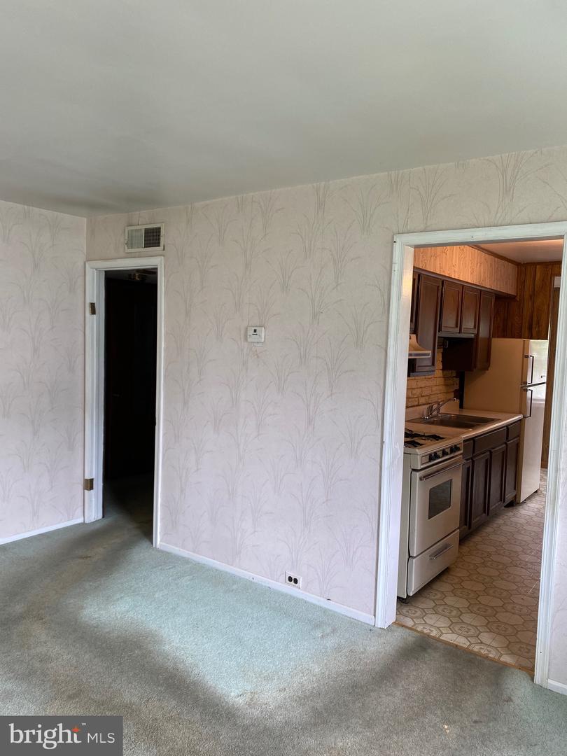 33 Delta Pl Property Photo 8
