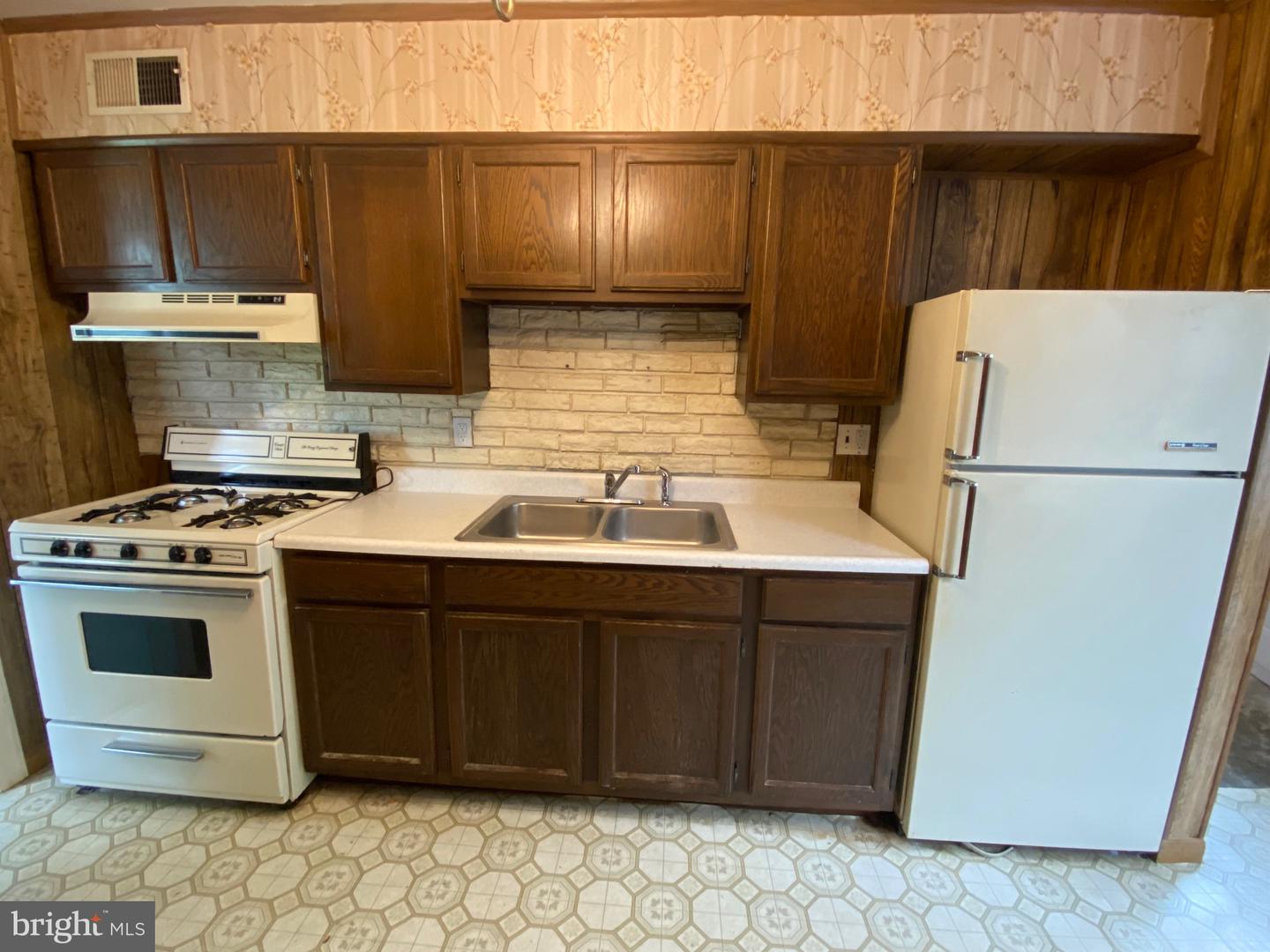 33 Delta Pl Property Photo 15