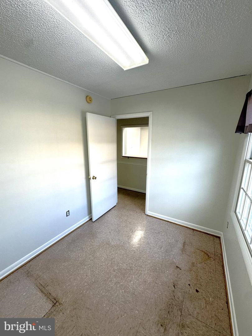 515 Charles St Property Photo 4